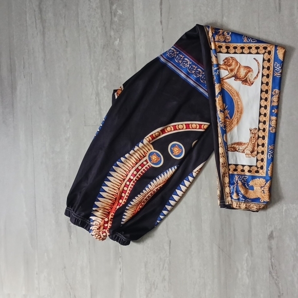 Women's Trendy Graphic Legging Size large. - Picture 10 of 13